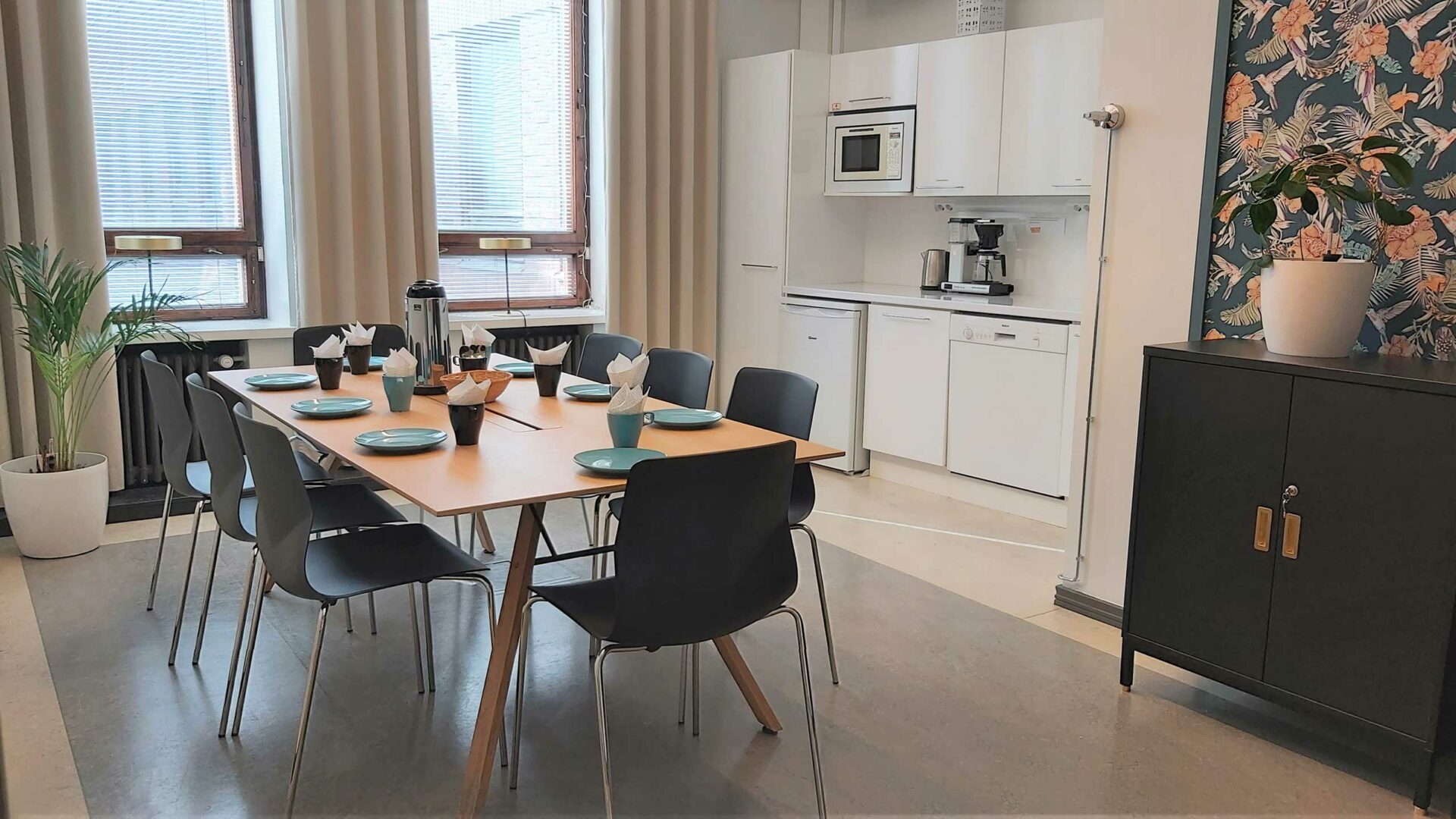 Kitchen/smaller meeting room with a table and chairs for 8 persons.